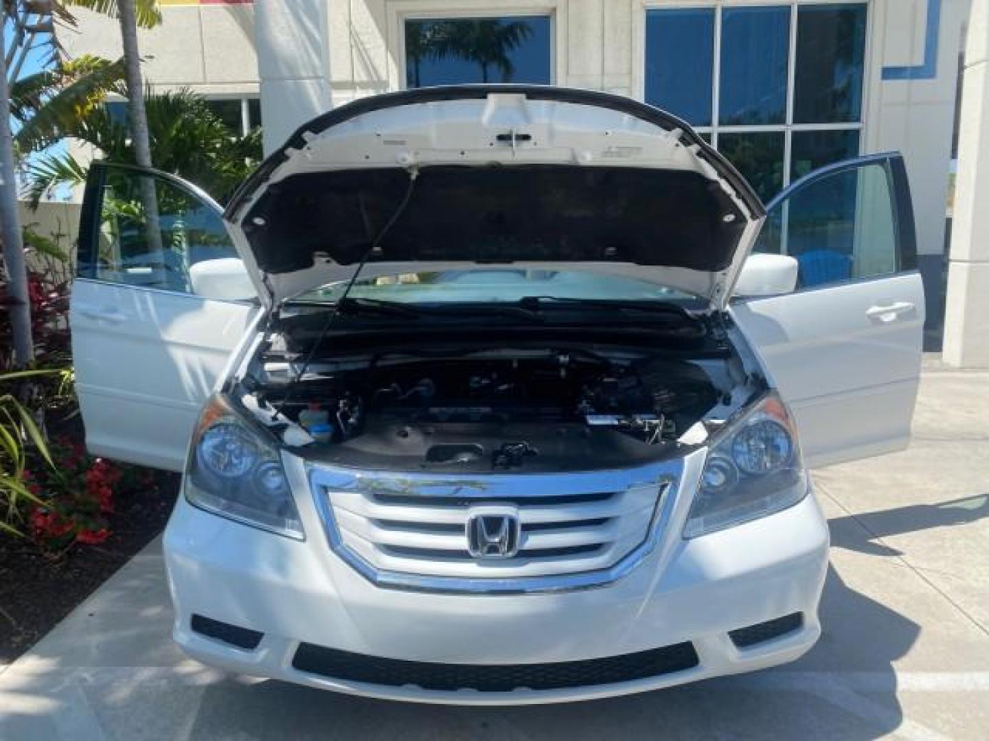 2010 Taffeta White /Ivory Honda Odyssey EX-L LOW MILES 58,506 1 OWNER BRAUN (5FNRL3H68AB) with an 3.5L SOHC MPFI 24-Valve i-VTEC V6 Engine engine, Automatic transmission, located at 4701 North Dixie Hwy, Pompano Beach, FL, 33064, (954) 422-2889, 26.240938, -80.123474 - OUR WEBPAGE FLORIDACARS1.COM HAS OVER 100 PHOTOS AND FREE CARFAX LINK 2010 HONDA ODYSSEY EX-L 1 OWNER BRAUN HANDICAP CONVERSION VAN NEW $33,544 VIN: 5FNRL3H68AB090445 5 F N R L 3 H 6 8 A B 0 9 0 4 4 5 VAN 3.5L V6 F SOHC 24V GASOLINE 25 MPG FRONT WHEEL DRIVE Features ABS Brakes Air Conditioning Alloy- Photo#16