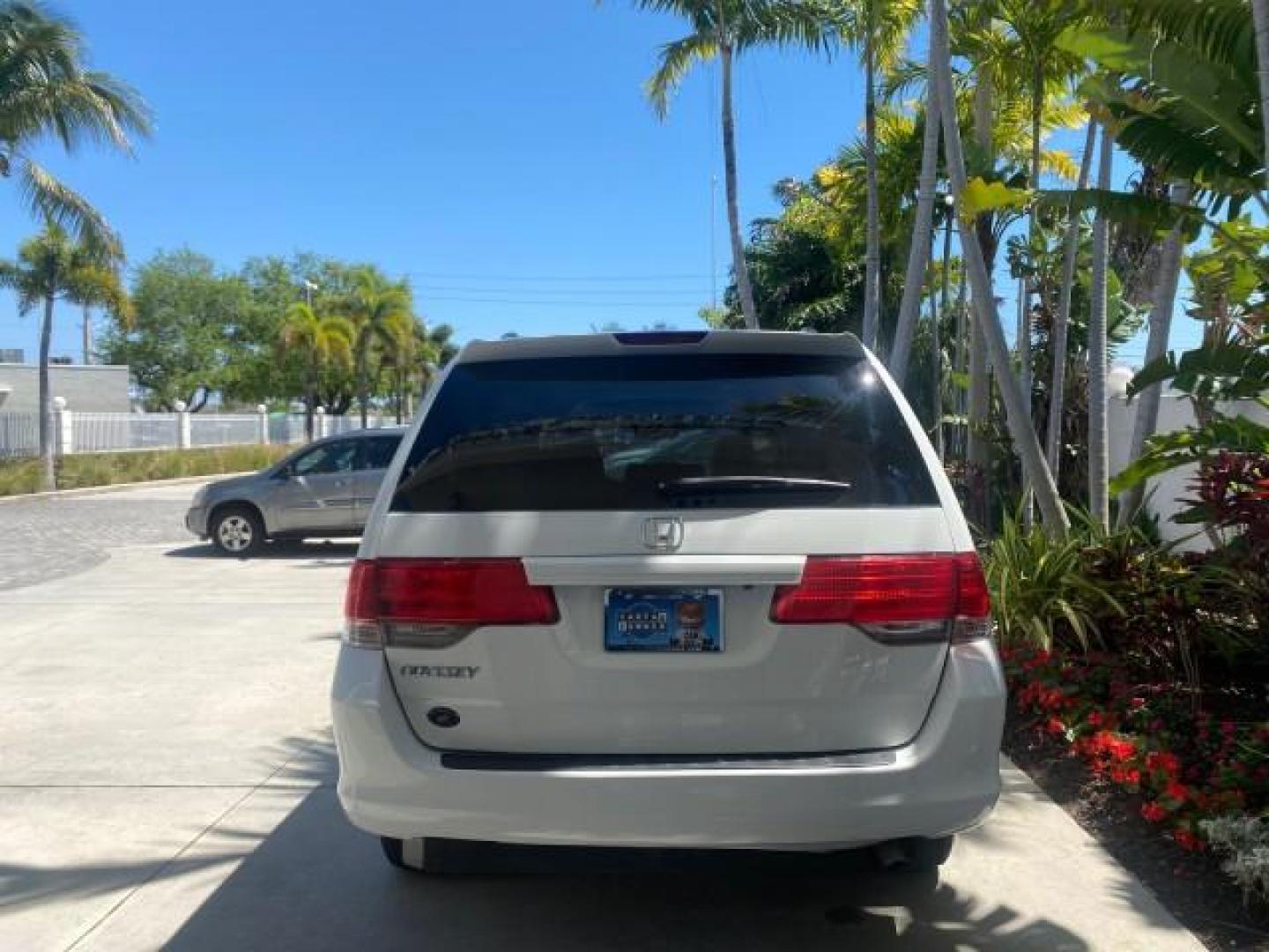 2010 Taffeta White /Ivory Honda Odyssey EX-L LOW MILES 58,506 1 OWNER BRAUN (5FNRL3H68AB) with an 3.5L SOHC MPFI 24-Valve i-VTEC V6 Engine engine, Automatic transmission, located at 4701 North Dixie Hwy, Pompano Beach, FL, 33064, (954) 422-2889, 26.240938, -80.123474 - OUR WEBPAGE FLORIDACARS1.COM HAS OVER 100 PHOTOS AND FREE CARFAX LINK 2010 HONDA ODYSSEY EX-L 1 OWNER BRAUN HANDICAP CONVERSION VAN NEW $33,544 VIN: 5FNRL3H68AB090445 5 F N R L 3 H 6 8 A B 0 9 0 4 4 5 VAN 3.5L V6 F SOHC 24V GASOLINE 25 MPG FRONT WHEEL DRIVE Features ABS Brakes Air Conditioning Alloy- Photo#33