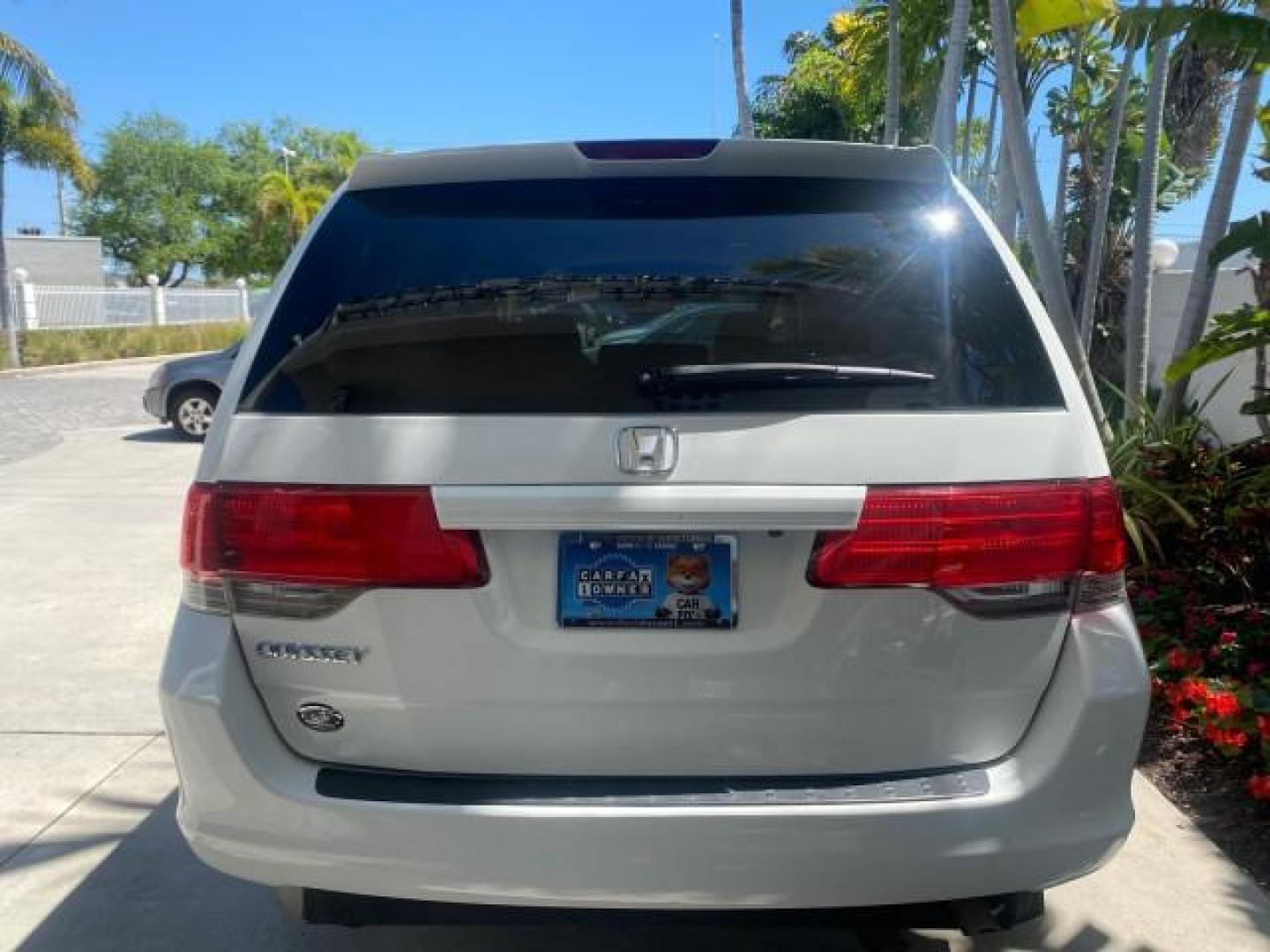 2010 Taffeta White /Ivory Honda Odyssey EX-L LOW MILES 58,506 1 OWNER BRAUN (5FNRL3H68AB) with an 3.5L SOHC MPFI 24-Valve i-VTEC V6 Engine engine, Automatic transmission, located at 4701 North Dixie Hwy, Pompano Beach, FL, 33064, (954) 422-2889, 26.240938, -80.123474 - OUR WEBPAGE FLORIDACARS1.COM HAS OVER 100 PHOTOS AND FREE CARFAX LINK 2010 HONDA ODYSSEY EX-L 1 OWNER BRAUN HANDICAP CONVERSION VAN NEW $33,544 VIN: 5FNRL3H68AB090445 5 F N R L 3 H 6 8 A B 0 9 0 4 4 5 VAN 3.5L V6 F SOHC 24V GASOLINE 25 MPG FRONT WHEEL DRIVE Features ABS Brakes Air Conditioning Alloy- Photo#34