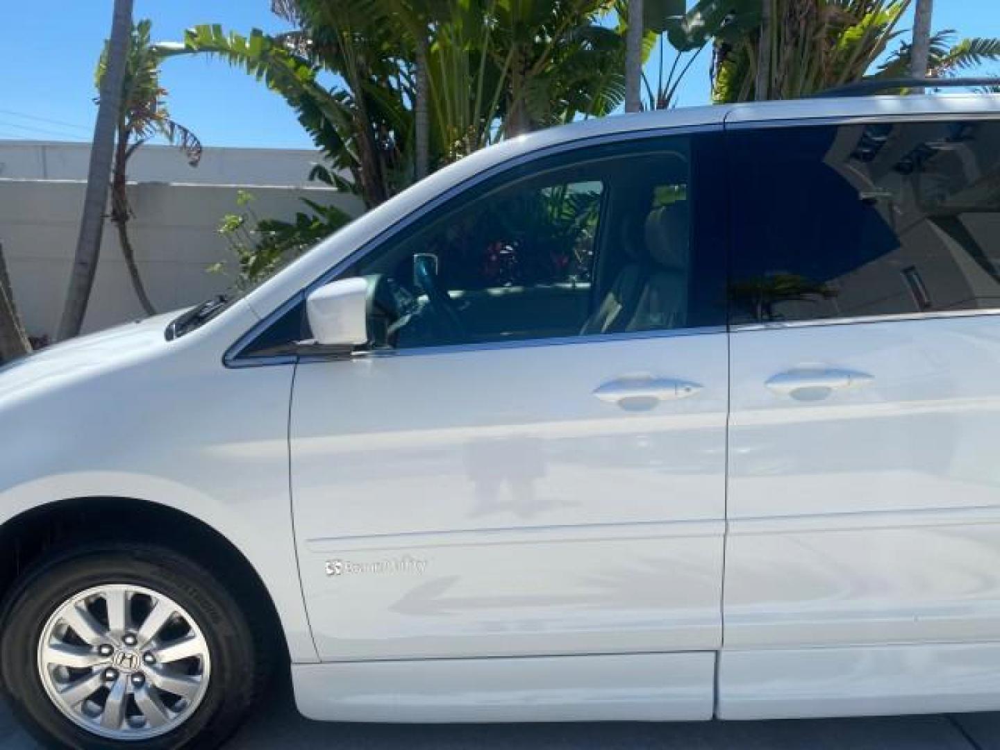 2010 Taffeta White /Ivory Honda Odyssey EX-L LOW MILES 58,506 1 OWNER BRAUN (5FNRL3H68AB) with an 3.5L SOHC MPFI 24-Valve i-VTEC V6 Engine engine, Automatic transmission, located at 4701 North Dixie Hwy, Pompano Beach, FL, 33064, (954) 422-2889, 26.240938, -80.123474 - OUR WEBPAGE FLORIDACARS1.COM HAS OVER 100 PHOTOS AND FREE CARFAX LINK 2010 HONDA ODYSSEY EX-L 1 OWNER BRAUN HANDICAP CONVERSION VAN NEW $33,544 VIN: 5FNRL3H68AB090445 5 F N R L 3 H 6 8 A B 0 9 0 4 4 5 VAN 3.5L V6 F SOHC 24V GASOLINE 25 MPG FRONT WHEEL DRIVE Features ABS Brakes Air Conditioning Alloy- Photo#36