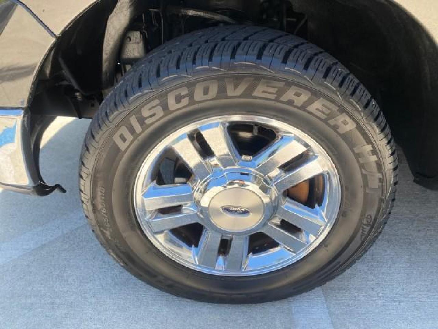 2006 Black /Tan Ford F-150 XLT LOW MILES 61,649 (1FTPX12596N) with an 5.4L 3v EFI V8 Engine engine, Automatic transmission, located at 4701 North Dixie Hwy, Pompano Beach, FL, 33064, (954) 422-2889, 26.240938, -80.123474 - OUR WEBPAGE FLORIDACARS1.COM HAS OVER 100 PHOTOS AND FREE CARFAX LINK 2006 FORD F-150 XLT 6.5 FT BED LOADED VERY HANDY FOR WORK VIN: 1FTPX12596NA02804 1 F T P X 1 2 5 9 6 N A 0 2 8 0 4 4 DOOR EXTENDED CAB PICKUP 5.4L V8 F SOHC GASOLINE 19 MPG REAR WHEEL DRIVE Features ABS Brakes Air Conditioning All - Photo#19