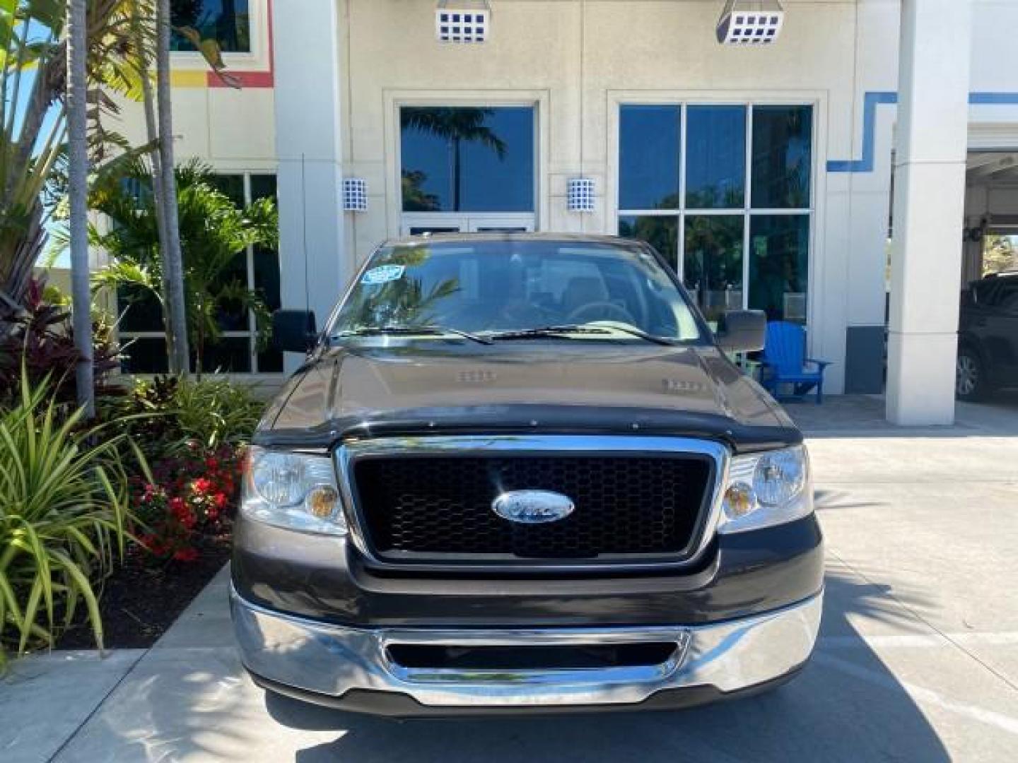 2006 Black /Tan Ford F-150 XLT LOW MILES 61,649 (1FTPX12596N) with an 5.4L 3v EFI V8 Engine engine, Automatic transmission, located at 4701 North Dixie Hwy, Pompano Beach, FL, 33064, (954) 422-2889, 26.240938, -80.123474 - OUR WEBPAGE FLORIDACARS1.COM HAS OVER 100 PHOTOS AND FREE CARFAX LINK 2006 FORD F-150 XLT 6.5 FT BED LOADED VERY HANDY FOR WORK VIN: 1FTPX12596NA02804 1 F T P X 1 2 5 9 6 N A 0 2 8 0 4 4 DOOR EXTENDED CAB PICKUP 5.4L V8 F SOHC GASOLINE 19 MPG REAR WHEEL DRIVE Features ABS Brakes Air Conditioning All - Photo#27