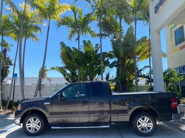2006 Black /Tan Ford F-150 XLT LOW MILES 61,649 (1FTPX12596N) with an 5.4L 3v EFI V8 Engine engine, Automatic transmission, located at 4701 North Dixie Hwy, Pompano Beach, FL, 33064, (954) 422-2889, 26.240938, -80.123474 - OUR WEBPAGE FLORIDACARS1.COM HAS OVER 100 PHOTOS AND FREE CARFAX LINK 2006 FORD F-150 XLT 6.5 FT BED LOADED VERY HANDY FOR WORK VIN: 1FTPX12596NA02804 1 F T P X 1 2 5 9 6 N A 0 2 8 0 4 4 DOOR EXTENDED CAB PICKUP 5.4L V8 F SOHC GASOLINE 19 MPG REAR WHEEL DRIVE Features ABS Brakes Air Conditioning All - Photo#30