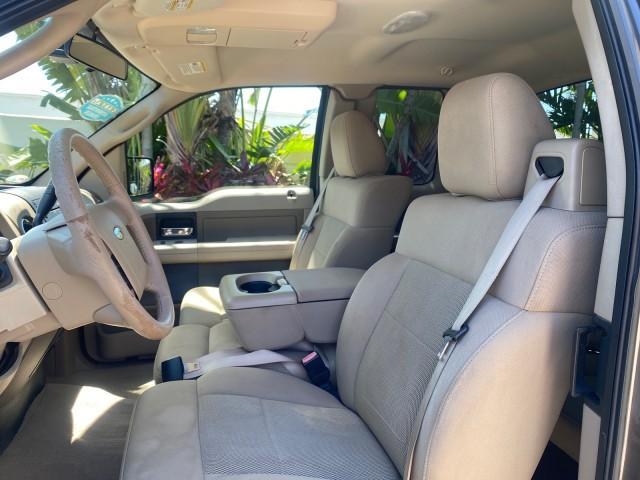 2006 Black /Tan Ford F-150 XLT LOW MILES 61,649 (1FTPX12596N) with an 5.4L 3v EFI V8 Engine engine, Automatic transmission, located at 4701 North Dixie Hwy, Pompano Beach, FL, 33064, (954) 422-2889, 26.240938, -80.123474 - OUR WEBPAGE FLORIDACARS1.COM HAS OVER 100 PHOTOS AND FREE CARFAX LINK 2006 FORD F-150 XLT 6.5 FT BED LOADED VERY HANDY FOR WORK VIN: 1FTPX12596NA02804 1 F T P X 1 2 5 9 6 N A 0 2 8 0 4 4 DOOR EXTENDED CAB PICKUP 5.4L V8 F SOHC GASOLINE 19 MPG REAR WHEEL DRIVE Features ABS Brakes Air Conditioning All - Photo#44