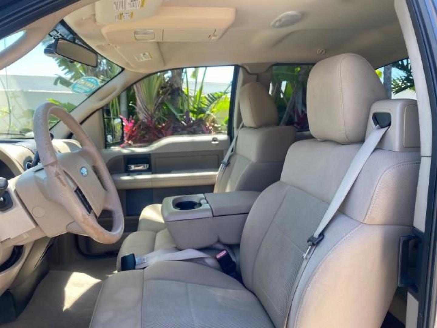 2006 Black /Tan Ford F-150 XLT LOW MILES 61,649 (1FTPX12596N) with an 5.4L 3v EFI V8 Engine engine, Automatic transmission, located at 4701 North Dixie Hwy, Pompano Beach, FL, 33064, (954) 422-2889, 26.240938, -80.123474 - OUR WEBPAGE FLORIDACARS1.COM HAS OVER 100 PHOTOS AND FREE CARFAX LINK 2006 FORD F-150 XLT 6.5 FT BED LOADED VERY HANDY FOR WORK VIN: 1FTPX12596NA02804 1 F T P X 1 2 5 9 6 N A 0 2 8 0 4 4 DOOR EXTENDED CAB PICKUP 5.4L V8 F SOHC GASOLINE 19 MPG REAR WHEEL DRIVE Features ABS Brakes Air Conditioning All - Photo#45
