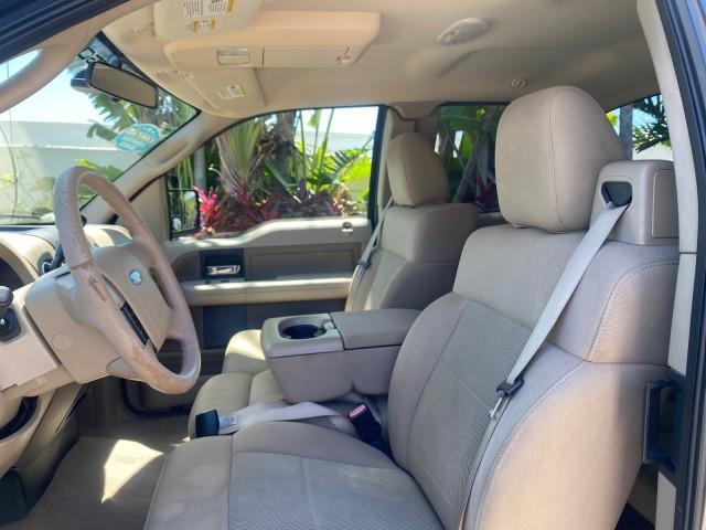 2006 Black /Tan Ford F-150 XLT LOW MILES 61,649 (1FTPX12596N) with an 5.4L 3v EFI V8 Engine engine, Automatic transmission, located at 4701 North Dixie Hwy, Pompano Beach, FL, 33064, (954) 422-2889, 26.240938, -80.123474 - OUR WEBPAGE FLORIDACARS1.COM HAS OVER 100 PHOTOS AND FREE CARFAX LINK 2006 FORD F-150 XLT 6.5 FT BED LOADED VERY HANDY FOR WORK VIN: 1FTPX12596NA02804 1 F T P X 1 2 5 9 6 N A 0 2 8 0 4 4 DOOR EXTENDED CAB PICKUP 5.4L V8 F SOHC GASOLINE 19 MPG REAR WHEEL DRIVE Features ABS Brakes Air Conditioning All - Photo#45