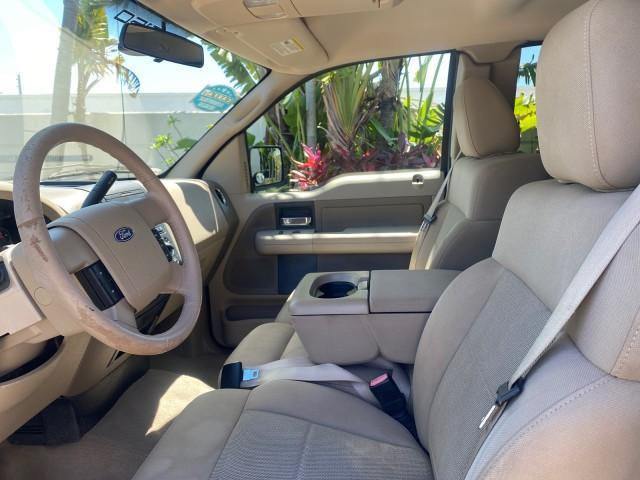 2006 Black /Tan Ford F-150 XLT LOW MILES 61,649 (1FTPX12596N) with an 5.4L 3v EFI V8 Engine engine, Automatic transmission, located at 4701 North Dixie Hwy, Pompano Beach, FL, 33064, (954) 422-2889, 26.240938, -80.123474 - OUR WEBPAGE FLORIDACARS1.COM HAS OVER 100 PHOTOS AND FREE CARFAX LINK 2006 FORD F-150 XLT 6.5 FT BED LOADED VERY HANDY FOR WORK VIN: 1FTPX12596NA02804 1 F T P X 1 2 5 9 6 N A 0 2 8 0 4 4 DOOR EXTENDED CAB PICKUP 5.4L V8 F SOHC GASOLINE 19 MPG REAR WHEEL DRIVE Features ABS Brakes Air Conditioning All - Photo#46