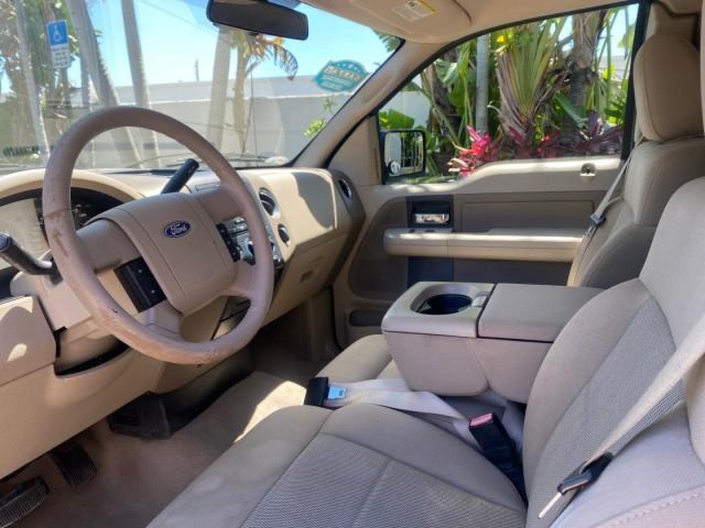 2006 Black /Tan Ford F-150 XLT LOW MILES 61,649 (1FTPX12596N) with an 5.4L 3v EFI V8 Engine engine, Automatic transmission, located at 4701 North Dixie Hwy, Pompano Beach, FL, 33064, (954) 422-2889, 26.240938, -80.123474 - OUR WEBPAGE FLORIDACARS1.COM HAS OVER 100 PHOTOS AND FREE CARFAX LINK 2006 FORD F-150 XLT 6.5 FT BED LOADED VERY HANDY FOR WORK VIN: 1FTPX12596NA02804 1 F T P X 1 2 5 9 6 N A 0 2 8 0 4 4 DOOR EXTENDED CAB PICKUP 5.4L V8 F SOHC GASOLINE 19 MPG REAR WHEEL DRIVE Features ABS Brakes Air Conditioning All - Photo#47