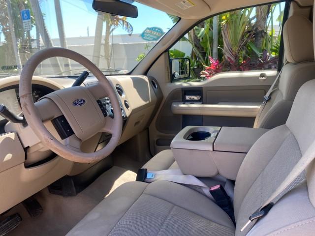 2006 Black /Tan Ford F-150 XLT LOW MILES 61,649 (1FTPX12596N) with an 5.4L 3v EFI V8 Engine engine, Automatic transmission, located at 4701 North Dixie Hwy, Pompano Beach, FL, 33064, (954) 422-2889, 26.240938, -80.123474 - OUR WEBPAGE FLORIDACARS1.COM HAS OVER 100 PHOTOS AND FREE CARFAX LINK 2006 FORD F-150 XLT 6.5 FT BED LOADED VERY HANDY FOR WORK VIN: 1FTPX12596NA02804 1 F T P X 1 2 5 9 6 N A 0 2 8 0 4 4 DOOR EXTENDED CAB PICKUP 5.4L V8 F SOHC GASOLINE 19 MPG REAR WHEEL DRIVE Features ABS Brakes Air Conditioning All - Photo#47