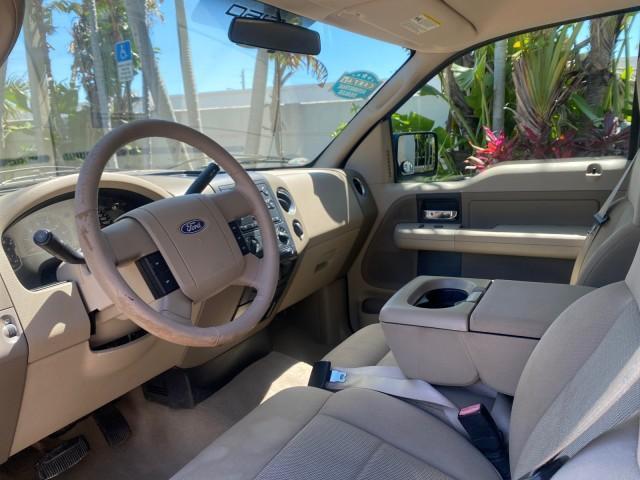 2006 Black /Tan Ford F-150 XLT LOW MILES 61,649 (1FTPX12596N) with an 5.4L 3v EFI V8 Engine engine, Automatic transmission, located at 4701 North Dixie Hwy, Pompano Beach, FL, 33064, (954) 422-2889, 26.240938, -80.123474 - OUR WEBPAGE FLORIDACARS1.COM HAS OVER 100 PHOTOS AND FREE CARFAX LINK 2006 FORD F-150 XLT 6.5 FT BED LOADED VERY HANDY FOR WORK VIN: 1FTPX12596NA02804 1 F T P X 1 2 5 9 6 N A 0 2 8 0 4 4 DOOR EXTENDED CAB PICKUP 5.4L V8 F SOHC GASOLINE 19 MPG REAR WHEEL DRIVE Features ABS Brakes Air Conditioning All - Photo#48