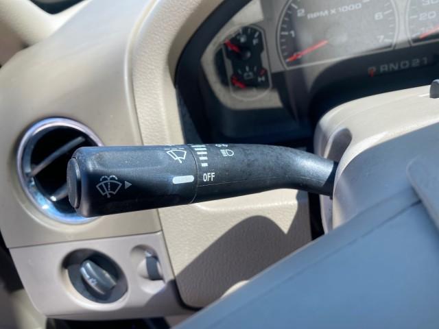 2006 Black /Tan Ford F-150 XLT LOW MILES 61,649 (1FTPX12596N) with an 5.4L 3v EFI V8 Engine engine, Automatic transmission, located at 4701 North Dixie Hwy, Pompano Beach, FL, 33064, (954) 422-2889, 26.240938, -80.123474 - OUR WEBPAGE FLORIDACARS1.COM HAS OVER 100 PHOTOS AND FREE CARFAX LINK 2006 FORD F-150 XLT 6.5 FT BED LOADED VERY HANDY FOR WORK VIN: 1FTPX12596NA02804 1 F T P X 1 2 5 9 6 N A 0 2 8 0 4 4 DOOR EXTENDED CAB PICKUP 5.4L V8 F SOHC GASOLINE 19 MPG REAR WHEEL DRIVE Features ABS Brakes Air Conditioning All - Photo#53