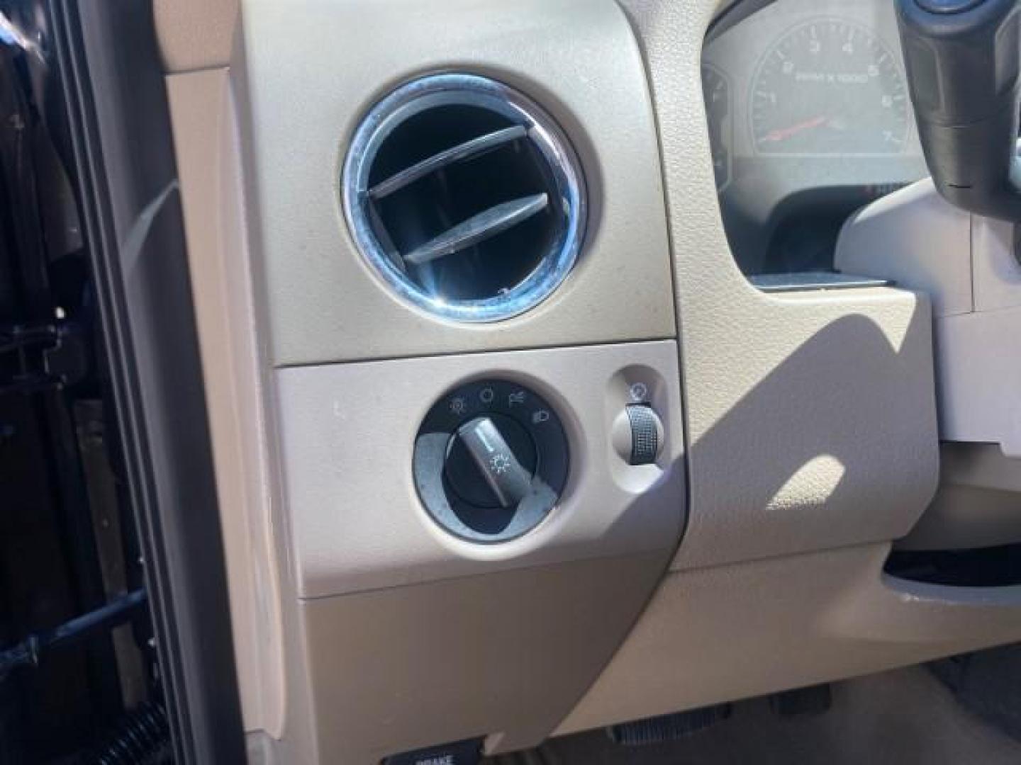 2006 Black /Tan Ford F-150 XLT LOW MILES 61,649 (1FTPX12596N) with an 5.4L 3v EFI V8 Engine engine, Automatic transmission, located at 4701 North Dixie Hwy, Pompano Beach, FL, 33064, (954) 422-2889, 26.240938, -80.123474 - OUR WEBPAGE FLORIDACARS1.COM HAS OVER 100 PHOTOS AND FREE CARFAX LINK 2006 FORD F-150 XLT 6.5 FT BED LOADED VERY HANDY FOR WORK VIN: 1FTPX12596NA02804 1 F T P X 1 2 5 9 6 N A 0 2 8 0 4 4 DOOR EXTENDED CAB PICKUP 5.4L V8 F SOHC GASOLINE 19 MPG REAR WHEEL DRIVE Features ABS Brakes Air Conditioning All - Photo#55