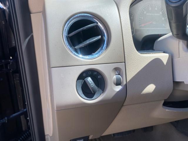 2006 Black /Tan Ford F-150 XLT LOW MILES 61,649 (1FTPX12596N) with an 5.4L 3v EFI V8 Engine engine, Automatic transmission, located at 4701 North Dixie Hwy, Pompano Beach, FL, 33064, (954) 422-2889, 26.240938, -80.123474 - OUR WEBPAGE FLORIDACARS1.COM HAS OVER 100 PHOTOS AND FREE CARFAX LINK 2006 FORD F-150 XLT 6.5 FT BED LOADED VERY HANDY FOR WORK VIN: 1FTPX12596NA02804 1 F T P X 1 2 5 9 6 N A 0 2 8 0 4 4 DOOR EXTENDED CAB PICKUP 5.4L V8 F SOHC GASOLINE 19 MPG REAR WHEEL DRIVE Features ABS Brakes Air Conditioning All - Photo#55