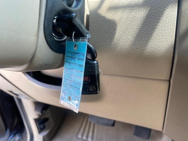 2006 Black /Tan Ford F-150 XLT LOW MILES 61,649 (1FTPX12596N) with an 5.4L 3v EFI V8 Engine engine, Automatic transmission, located at 4701 North Dixie Hwy, Pompano Beach, FL, 33064, (954) 422-2889, 26.240938, -80.123474 - OUR WEBPAGE FLORIDACARS1.COM HAS OVER 100 PHOTOS AND FREE CARFAX LINK 2006 FORD F-150 XLT 6.5 FT BED LOADED VERY HANDY FOR WORK VIN: 1FTPX12596NA02804 1 F T P X 1 2 5 9 6 N A 0 2 8 0 4 4 DOOR EXTENDED CAB PICKUP 5.4L V8 F SOHC GASOLINE 19 MPG REAR WHEEL DRIVE Features ABS Brakes Air Conditioning All - Photo#57