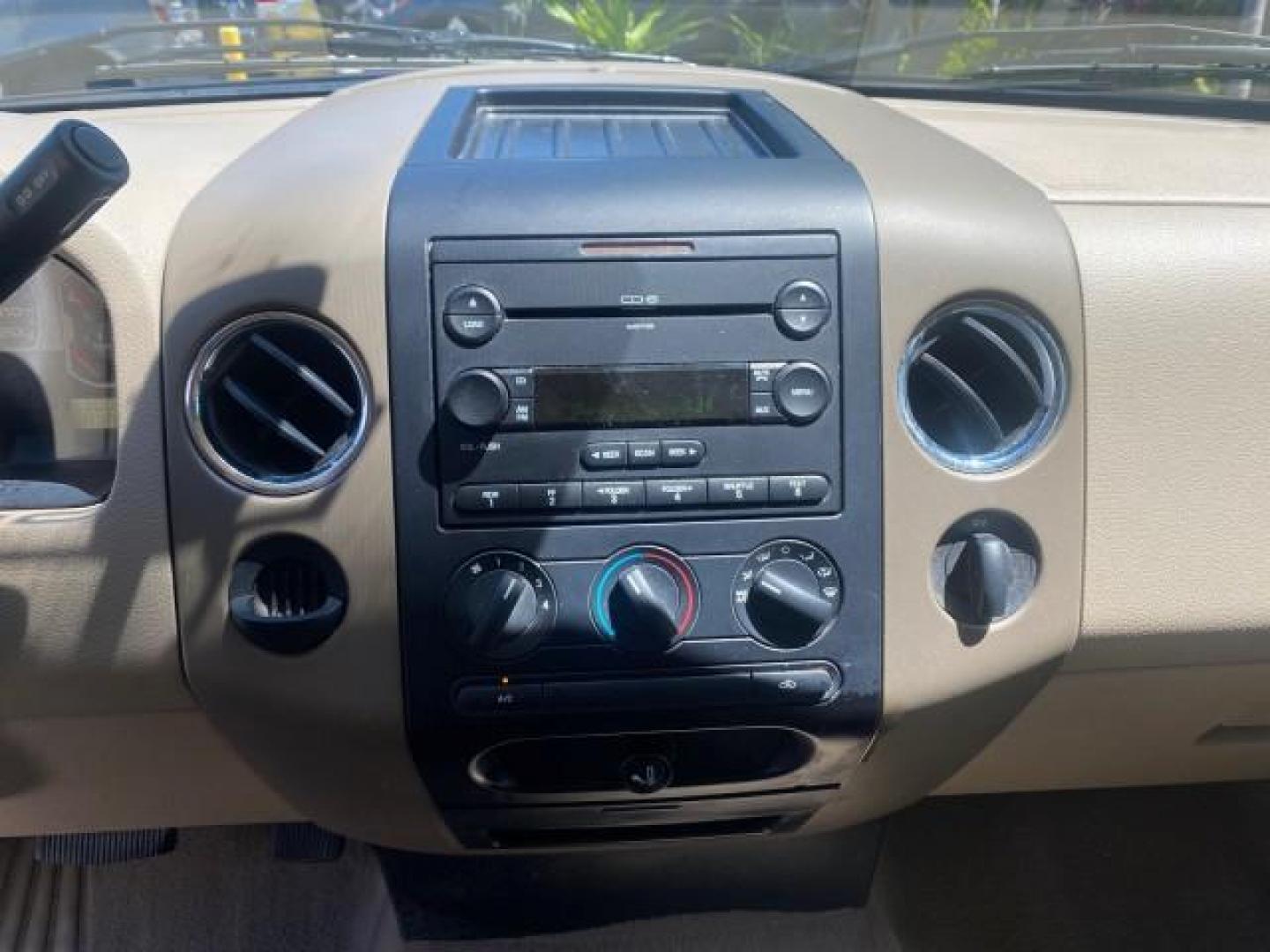 2006 Black /Tan Ford F-150 XLT LOW MILES 61,649 (1FTPX12596N) with an 5.4L 3v EFI V8 Engine engine, Automatic transmission, located at 4701 North Dixie Hwy, Pompano Beach, FL, 33064, (954) 422-2889, 26.240938, -80.123474 - OUR WEBPAGE FLORIDACARS1.COM HAS OVER 100 PHOTOS AND FREE CARFAX LINK 2006 FORD F-150 XLT 6.5 FT BED LOADED VERY HANDY FOR WORK VIN: 1FTPX12596NA02804 1 F T P X 1 2 5 9 6 N A 0 2 8 0 4 4 DOOR EXTENDED CAB PICKUP 5.4L V8 F SOHC GASOLINE 19 MPG REAR WHEEL DRIVE Features ABS Brakes Air Conditioning All - Photo#58