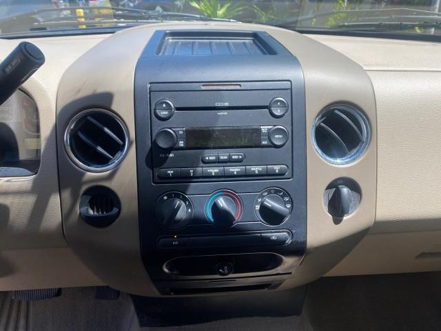 2006 Black /Tan Ford F-150 XLT LOW MILES 61,649 (1FTPX12596N) with an 5.4L 3v EFI V8 Engine engine, Automatic transmission, located at 4701 North Dixie Hwy, Pompano Beach, FL, 33064, (954) 422-2889, 26.240938, -80.123474 - OUR WEBPAGE FLORIDACARS1.COM HAS OVER 100 PHOTOS AND FREE CARFAX LINK 2006 FORD F-150 XLT 6.5 FT BED LOADED VERY HANDY FOR WORK VIN: 1FTPX12596NA02804 1 F T P X 1 2 5 9 6 N A 0 2 8 0 4 4 DOOR EXTENDED CAB PICKUP 5.4L V8 F SOHC GASOLINE 19 MPG REAR WHEEL DRIVE Features ABS Brakes Air Conditioning All - Photo#58