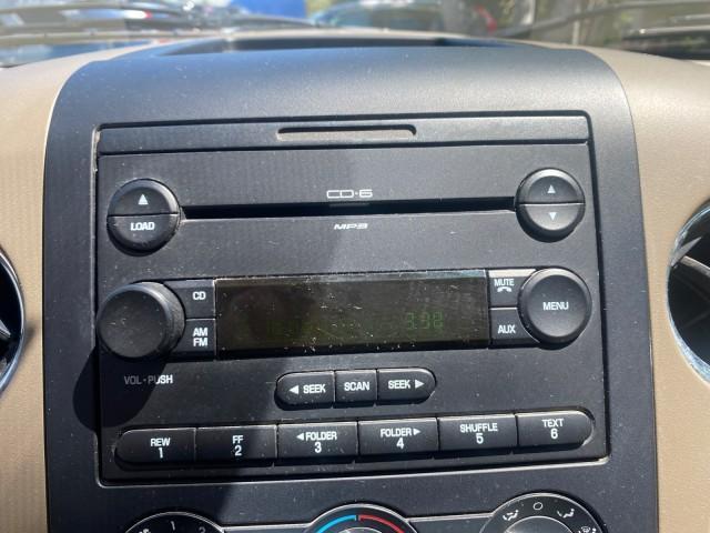 2006 Black /Tan Ford F-150 XLT LOW MILES 61,649 (1FTPX12596N) with an 5.4L 3v EFI V8 Engine engine, Automatic transmission, located at 4701 North Dixie Hwy, Pompano Beach, FL, 33064, (954) 422-2889, 26.240938, -80.123474 - OUR WEBPAGE FLORIDACARS1.COM HAS OVER 100 PHOTOS AND FREE CARFAX LINK 2006 FORD F-150 XLT 6.5 FT BED LOADED VERY HANDY FOR WORK VIN: 1FTPX12596NA02804 1 F T P X 1 2 5 9 6 N A 0 2 8 0 4 4 DOOR EXTENDED CAB PICKUP 5.4L V8 F SOHC GASOLINE 19 MPG REAR WHEEL DRIVE Features ABS Brakes Air Conditioning All - Photo#59