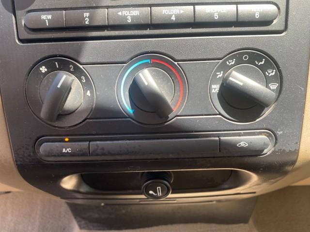 2006 Black /Tan Ford F-150 XLT LOW MILES 61,649 (1FTPX12596N) with an 5.4L 3v EFI V8 Engine engine, Automatic transmission, located at 4701 North Dixie Hwy, Pompano Beach, FL, 33064, (954) 422-2889, 26.240938, -80.123474 - OUR WEBPAGE FLORIDACARS1.COM HAS OVER 100 PHOTOS AND FREE CARFAX LINK 2006 FORD F-150 XLT 6.5 FT BED LOADED VERY HANDY FOR WORK VIN: 1FTPX12596NA02804 1 F T P X 1 2 5 9 6 N A 0 2 8 0 4 4 DOOR EXTENDED CAB PICKUP 5.4L V8 F SOHC GASOLINE 19 MPG REAR WHEEL DRIVE Features ABS Brakes Air Conditioning All - Photo#60