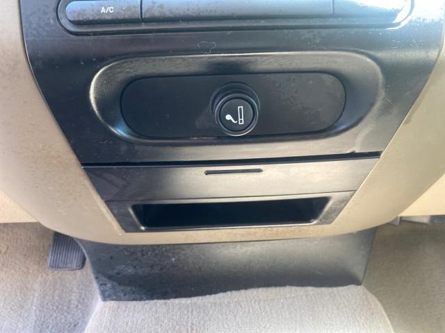 2006 Black /Tan Ford F-150 XLT LOW MILES 61,649 (1FTPX12596N) with an 5.4L 3v EFI V8 Engine engine, Automatic transmission, located at 4701 North Dixie Hwy, Pompano Beach, FL, 33064, (954) 422-2889, 26.240938, -80.123474 - OUR WEBPAGE FLORIDACARS1.COM HAS OVER 100 PHOTOS AND FREE CARFAX LINK 2006 FORD F-150 XLT 6.5 FT BED LOADED VERY HANDY FOR WORK VIN: 1FTPX12596NA02804 1 F T P X 1 2 5 9 6 N A 0 2 8 0 4 4 DOOR EXTENDED CAB PICKUP 5.4L V8 F SOHC GASOLINE 19 MPG REAR WHEEL DRIVE Features ABS Brakes Air Conditioning All - Photo#61