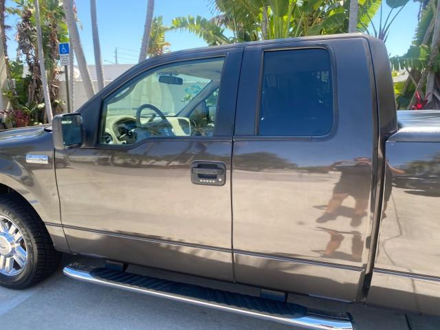 2006 Black /Tan Ford F-150 XLT LOW MILES 61,649 (1FTPX12596N) with an 5.4L 3v EFI V8 Engine engine, Automatic transmission, located at 4701 North Dixie Hwy, Pompano Beach, FL, 33064, (954) 422-2889, 26.240938, -80.123474 - OUR WEBPAGE FLORIDACARS1.COM HAS OVER 100 PHOTOS AND FREE CARFAX LINK 2006 FORD F-150 XLT 6.5 FT BED LOADED VERY HANDY FOR WORK VIN: 1FTPX12596NA02804 1 F T P X 1 2 5 9 6 N A 0 2 8 0 4 4 DOOR EXTENDED CAB PICKUP 5.4L V8 F SOHC GASOLINE 19 MPG REAR WHEEL DRIVE Features ABS Brakes Air Conditioning All - Photo#73