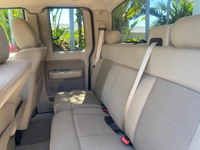 2006 Black /Tan Ford F-150 XLT LOW MILES 61,649 (1FTPX12596N) with an 5.4L 3v EFI V8 Engine engine, Automatic transmission, located at 4701 North Dixie Hwy, Pompano Beach, FL, 33064, (954) 422-2889, 26.240938, -80.123474 - OUR WEBPAGE FLORIDACARS1.COM HAS OVER 100 PHOTOS AND FREE CARFAX LINK 2006 FORD F-150 XLT 6.5 FT BED LOADED VERY HANDY FOR WORK VIN: 1FTPX12596NA02804 1 F T P X 1 2 5 9 6 N A 0 2 8 0 4 4 DOOR EXTENDED CAB PICKUP 5.4L V8 F SOHC GASOLINE 19 MPG REAR WHEEL DRIVE Features ABS Brakes Air Conditioning All - Photo#78