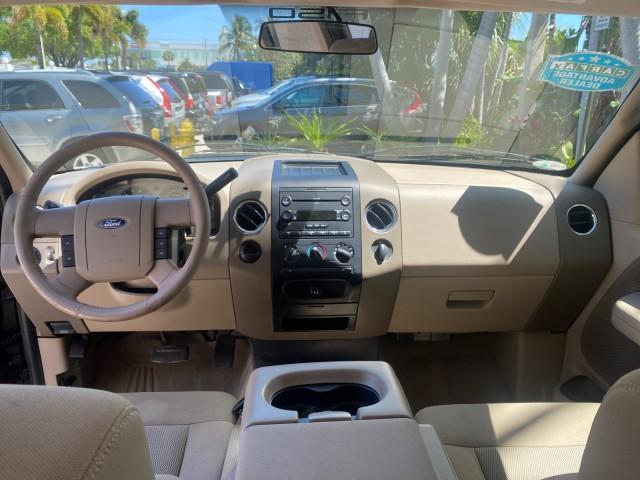 2006 Black /Tan Ford F-150 XLT LOW MILES 61,649 (1FTPX12596N) with an 5.4L 3v EFI V8 Engine engine, Automatic transmission, located at 4701 North Dixie Hwy, Pompano Beach, FL, 33064, (954) 422-2889, 26.240938, -80.123474 - OUR WEBPAGE FLORIDACARS1.COM HAS OVER 100 PHOTOS AND FREE CARFAX LINK 2006 FORD F-150 XLT 6.5 FT BED LOADED VERY HANDY FOR WORK VIN: 1FTPX12596NA02804 1 F T P X 1 2 5 9 6 N A 0 2 8 0 4 4 DOOR EXTENDED CAB PICKUP 5.4L V8 F SOHC GASOLINE 19 MPG REAR WHEEL DRIVE Features ABS Brakes Air Conditioning All - Photo#81