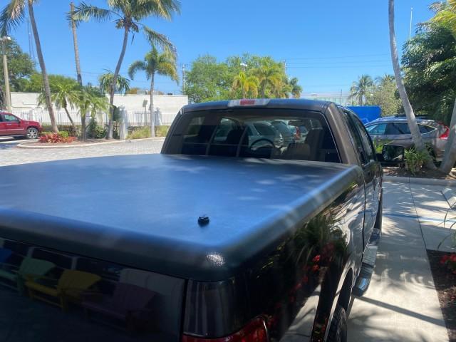 2006 Black /Tan Ford F-150 XLT LOW MILES 61,649 (1FTPX12596N) with an 5.4L 3v EFI V8 Engine engine, Automatic transmission, located at 4701 North Dixie Hwy, Pompano Beach, FL, 33064, (954) 422-2889, 26.240938, -80.123474 - OUR WEBPAGE FLORIDACARS1.COM HAS OVER 100 PHOTOS AND FREE CARFAX LINK 2006 FORD F-150 XLT 6.5 FT BED LOADED VERY HANDY FOR WORK VIN: 1FTPX12596NA02804 1 F T P X 1 2 5 9 6 N A 0 2 8 0 4 4 DOOR EXTENDED CAB PICKUP 5.4L V8 F SOHC GASOLINE 19 MPG REAR WHEEL DRIVE Features ABS Brakes Air Conditioning All - Photo#98