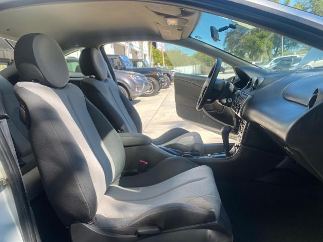 1999 Silver Frost Metallic /Greystone Mercury Cougar 3DR HATCH LOW MILES 28,846 (1ZWFT61L0X5) with an 2.5L DOHC SEFI 24-Valve V6 Duratec Engine engine, Automatic transmission, located at 4701 North Dixie Hwy, Pompano Beach, FL, 33064, (954) 422-2889, 26.240938, -80.123474 - OUR WEBPAGE FLORIDACARS1.COM HAS OVER 100 PHOTOS AND FREE CARFAX LINK 1999 MERCURY COUGAR VIN: 1ZWFT61L0X5611052 1 Z W F T 6 1 L 0 X 5 6 1 1 0 5 2 HATCHBACK 2 DR 2.5L V6 F DOHC 24V GASOLINE 30 MPG FRONT WHEEL DRIVE Features Air Conditioning Alloy Wheels AM/FM Stereo Automatic Transmission Cassette P - Photo#12