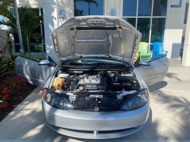 1999 Silver Frost Metallic /Greystone Mercury Cougar 3DR HATCH LOW MILES 28,846 (1ZWFT61L0X5) with an 2.5L DOHC SEFI 24-Valve V6 Duratec Engine engine, Automatic transmission, located at 4701 North Dixie Hwy, Pompano Beach, FL, 33064, (954) 422-2889, 26.240938, -80.123474 - OUR WEBPAGE FLORIDACARS1.COM HAS OVER 100 PHOTOS AND FREE CARFAX LINK 1999 MERCURY COUGAR VIN: 1ZWFT61L0X5611052 1 Z W F T 6 1 L 0 X 5 6 1 1 0 5 2 HATCHBACK 2 DR 2.5L V6 F DOHC 24V GASOLINE 30 MPG FRONT WHEEL DRIVE Features Air Conditioning Alloy Wheels AM/FM Stereo Automatic Transmission Cassette P - Photo#17