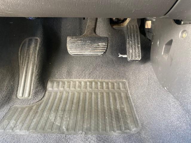 1999 Silver Frost Metallic /Greystone Mercury Cougar 3DR HATCH LOW MILES 28,846 (1ZWFT61L0X5) with an 2.5L DOHC SEFI 24-Valve V6 Duratec Engine engine, Automatic transmission, located at 4701 North Dixie Hwy, Pompano Beach, FL, 33064, (954) 422-2889, 26.240938, -80.123474 - OUR WEBPAGE FLORIDACARS1.COM HAS OVER 100 PHOTOS AND FREE CARFAX LINK 1999 MERCURY COUGAR VIN: 1ZWFT61L0X5611052 1 Z W F T 6 1 L 0 X 5 6 1 1 0 5 2 HATCHBACK 2 DR 2.5L V6 F DOHC 24V GASOLINE 30 MPG FRONT WHEEL DRIVE Features Air Conditioning Alloy Wheels AM/FM Stereo Automatic Transmission Cassette P - Photo#54