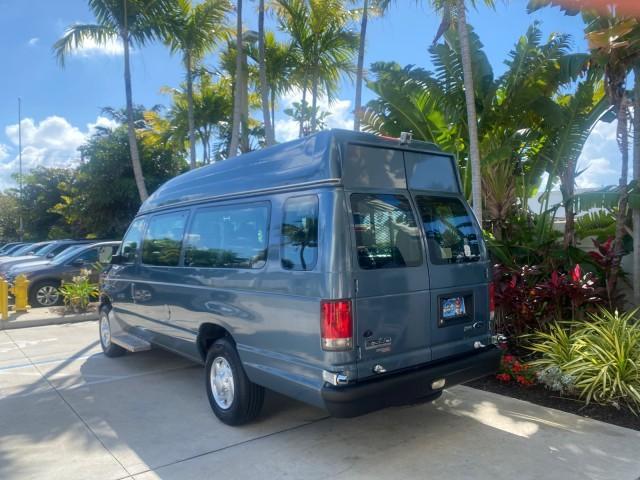 2014 Steel Blue Metallic /Medium Flint Ford Econoline E 350 HI TOP HANDICAP VAN LOW MILES 34,875 1 OWNER (1FTSS3ELXED) with an 5.4L EFI V8 FFV Capable Engine engine, Automatic transmission, located at 4701 North Dixie Hwy, Pompano Beach, FL, 33064, (954) 422-2889, 26.240938, -80.123474 - OUR WEBPAGE FLORIDACARS1.COM HAS OVER 100 PHOTOS AND FREE CARFAX LINK 2014 FORD E-SERIES E-350 SD VIN: 1FTSS3ELXEDA55644 1 F T S S 3 E L X E D A 5 5 6 4 4 VAN 5.4L V8 F SOHC 16V GASOLINE 16 MPG REAR WHEEL DRIVE Features ABS Brakes Air Conditioning Alloy Wheels AM/FM Stereo Automatic Transmission Cru - Photo#5