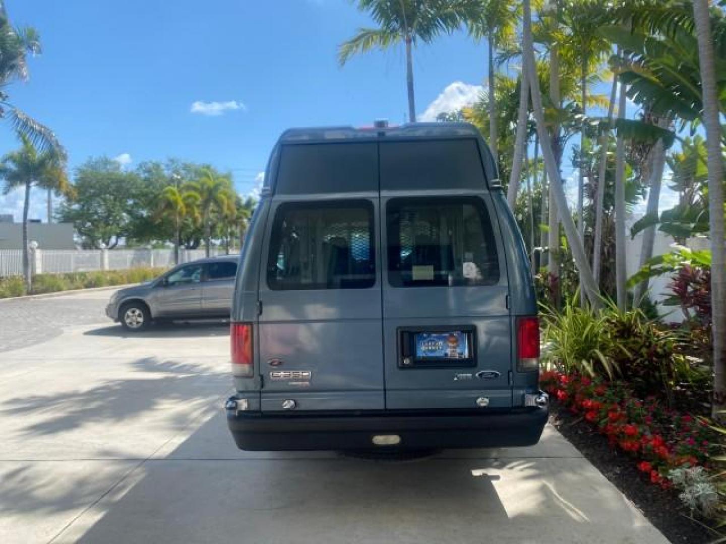 2014 Steel Blue Metallic /Medium Flint Ford Econoline E 350 HI TOP HANDICAP VAN LOW MILES 34,875 1 OWNER (1FTSS3ELXED) with an 5.4L EFI V8 FFV Capable Engine engine, Automatic transmission, located at 4701 North Dixie Hwy, Pompano Beach, FL, 33064, (954) 422-2889, 26.240938, -80.123474 - OUR WEBPAGE FLORIDACARS1.COM HAS OVER 100 PHOTOS AND FREE CARFAX LINK 2014 FORD E-SERIES E-350 SD VIN: 1FTSS3ELXEDA55644 1 F T S S 3 E L X E D A 5 5 6 4 4 VAN 5.4L V8 F SOHC 16V GASOLINE 16 MPG REAR WHEEL DRIVE Features ABS Brakes Air Conditioning Alloy Wheels AM/FM Stereo Automatic Transmission Cru - Photo#34