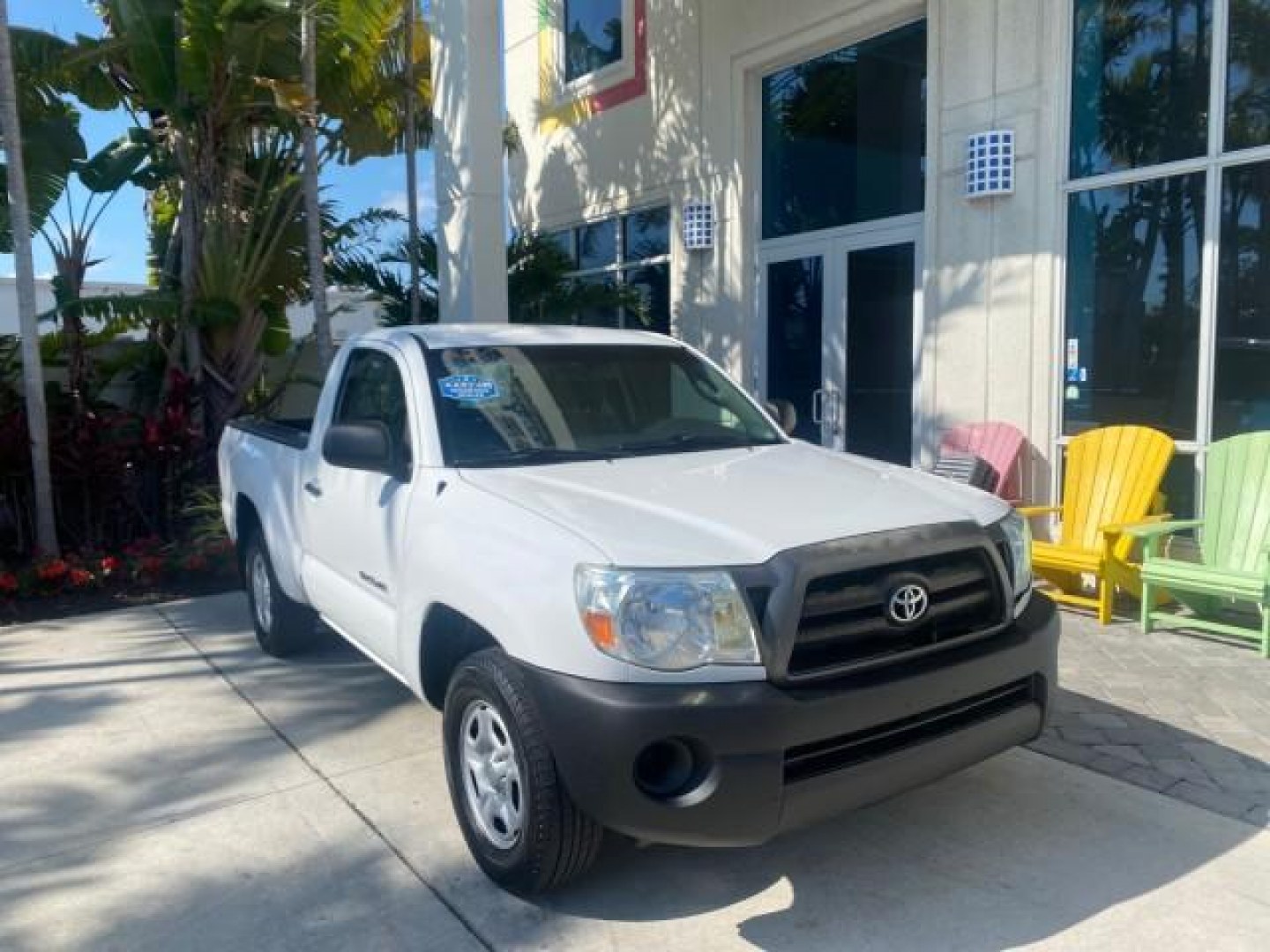 2007 Super White /Gray Toyota Tacoma LOW MILES 98,053 AUTO AC 4 CYL (5TENX22N77Z) with an 2.7L DOHC EFI 16-Valve I4 VVT-i Engine engine, Automatic transmission, located at 4701 North Dixie Hwy, Pompano Beach, FL, 33064, (954) 422-2889, 26.240938, -80.123474 - OUR WEBPAGE FLORIDACARS1.COM HAS OVER 100 PHOTOS AND FREE CARFAX LINK 2007 Toyota Tacoma VIN: 5TENX22N77Z369647 Pickup 2.7L I4 F DOHC 16V Gasoline 28 MPG Rear Wheel Drive Features ABS Brakes Air Conditioning AM/FM Stereo Automatic Transmission CD Audio Cloth Seats Cruise Control This incredible 2-ow- Photo#1