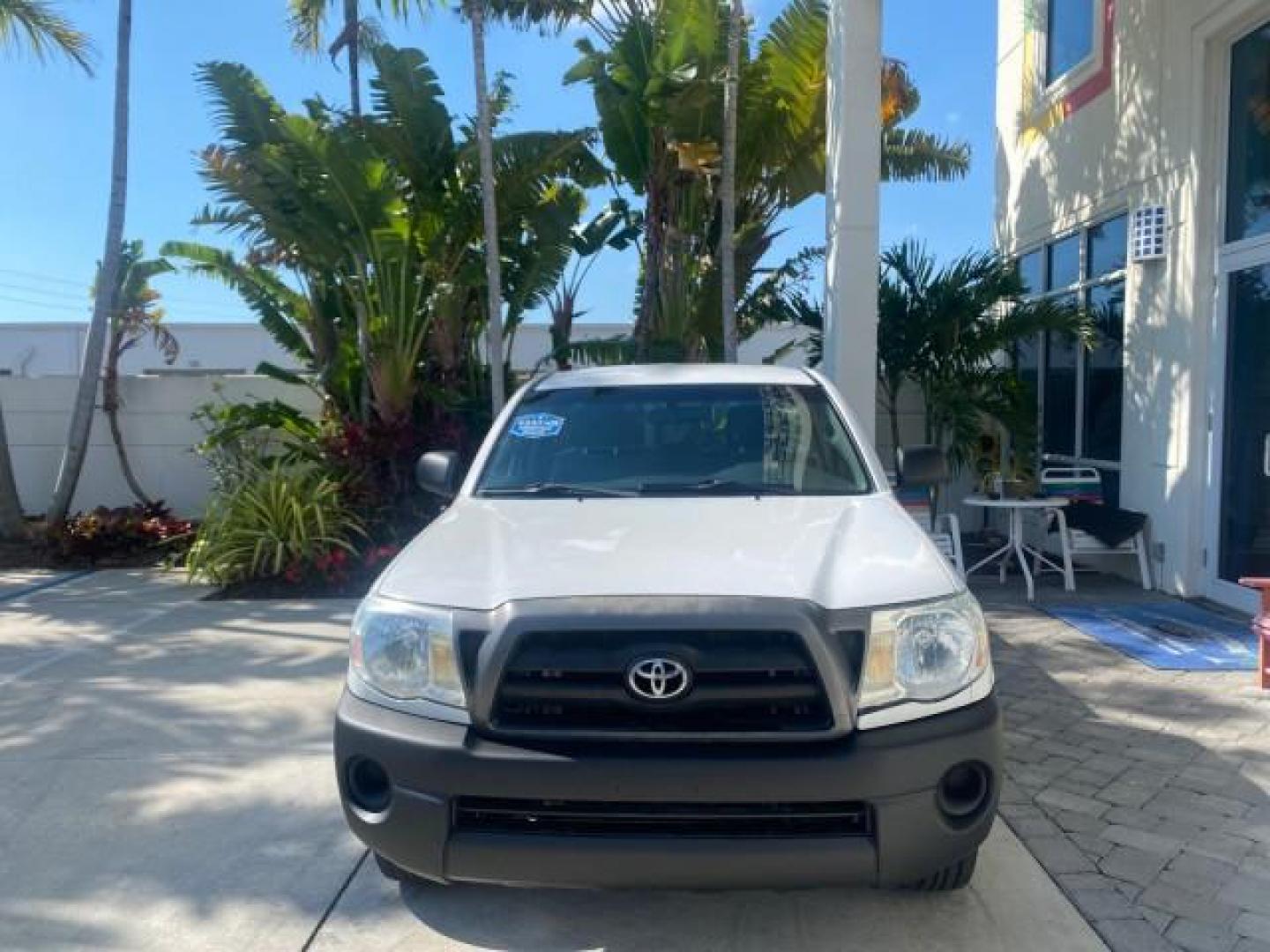2007 Super White /Gray Toyota Tacoma LOW MILES 98,053 AUTO AC 4 CYL (5TENX22N77Z) with an 2.7L DOHC EFI 16-Valve I4 VVT-i Engine engine, Automatic transmission, located at 4701 North Dixie Hwy, Pompano Beach, FL, 33064, (954) 422-2889, 26.240938, -80.123474 - OUR WEBPAGE FLORIDACARS1.COM HAS OVER 100 PHOTOS AND FREE CARFAX LINK 2007 Toyota Tacoma VIN: 5TENX22N77Z369647 Pickup 2.7L I4 F DOHC 16V Gasoline 28 MPG Rear Wheel Drive Features ABS Brakes Air Conditioning AM/FM Stereo Automatic Transmission CD Audio Cloth Seats Cruise Control This incredible 2-ow- Photo#2
