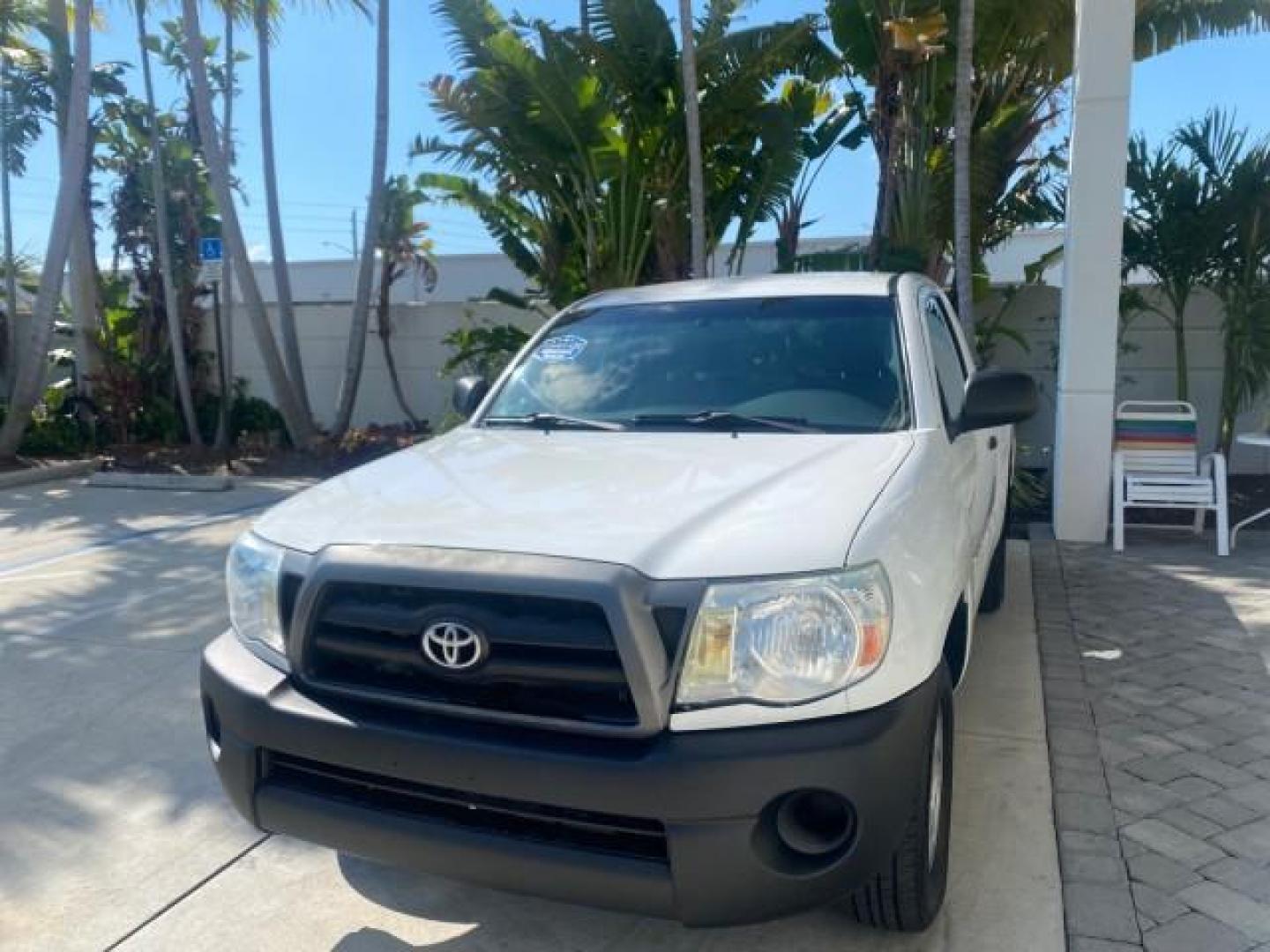2007 Super White /Gray Toyota Tacoma LOW MILES 98,053 AUTO AC 4 CYL (5TENX22N77Z) with an 2.7L DOHC EFI 16-Valve I4 VVT-i Engine engine, Automatic transmission, located at 4701 North Dixie Hwy, Pompano Beach, FL, 33064, (954) 422-2889, 26.240938, -80.123474 - OUR WEBPAGE FLORIDACARS1.COM HAS OVER 100 PHOTOS AND FREE CARFAX LINK 2007 Toyota Tacoma VIN: 5TENX22N77Z369647 Pickup 2.7L I4 F DOHC 16V Gasoline 28 MPG Rear Wheel Drive Features ABS Brakes Air Conditioning AM/FM Stereo Automatic Transmission CD Audio Cloth Seats Cruise Control This incredible 2-ow- Photo#3