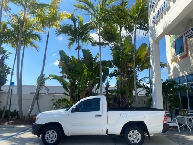2007 Super White /Gray Toyota Tacoma LOW MILES 98,053 AUTO AC 4 CYL (5TENX22N77Z) with an 2.7L DOHC EFI 16-Valve I4 VVT-i Engine engine, Automatic transmission, located at 4701 North Dixie Hwy, Pompano Beach, FL, 33064, (954) 422-2889, 26.240938, -80.123474 - OUR WEBPAGE FLORIDACARS1.COM HAS OVER 100 PHOTOS AND FREE CARFAX LINK 2007 Toyota Tacoma VIN: 5TENX22N77Z369647 Pickup 2.7L I4 F DOHC 16V Gasoline 28 MPG Rear Wheel Drive Features ABS Brakes Air Conditioning AM/FM Stereo Automatic Transmission CD Audio Cloth Seats Cruise Control This incredible 2-ow - Photo#4