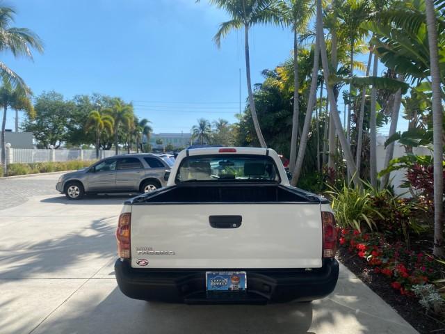 2007 Super White /Gray Toyota Tacoma LOW MILES 98,053 AUTO AC 4 CYL (5TENX22N77Z) with an 2.7L DOHC EFI 16-Valve I4 VVT-i Engine engine, Automatic transmission, located at 4701 North Dixie Hwy, Pompano Beach, FL, 33064, (954) 422-2889, 26.240938, -80.123474 - OUR WEBPAGE FLORIDACARS1.COM HAS OVER 100 PHOTOS AND FREE CARFAX LINK 2007 Toyota Tacoma VIN: 5TENX22N77Z369647 Pickup 2.7L I4 F DOHC 16V Gasoline 28 MPG Rear Wheel Drive Features ABS Brakes Air Conditioning AM/FM Stereo Automatic Transmission CD Audio Cloth Seats Cruise Control This incredible 2-ow - Photo#6