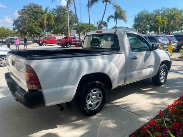 2007 Super White /Gray Toyota Tacoma LOW MILES 98,053 AUTO AC 4 CYL (5TENX22N77Z) with an 2.7L DOHC EFI 16-Valve I4 VVT-i Engine engine, Automatic transmission, located at 4701 North Dixie Hwy, Pompano Beach, FL, 33064, (954) 422-2889, 26.240938, -80.123474 - OUR WEBPAGE FLORIDACARS1.COM HAS OVER 100 PHOTOS AND FREE CARFAX LINK 2007 Toyota Tacoma VIN: 5TENX22N77Z369647 Pickup 2.7L I4 F DOHC 16V Gasoline 28 MPG Rear Wheel Drive Features ABS Brakes Air Conditioning AM/FM Stereo Automatic Transmission CD Audio Cloth Seats Cruise Control This incredible 2-ow - Photo#7