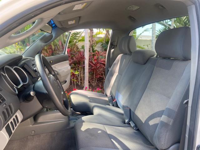 2007 Super White /Gray Toyota Tacoma LOW MILES 98,053 AUTO AC 4 CYL (5TENX22N77Z) with an 2.7L DOHC EFI 16-Valve I4 VVT-i Engine engine, Automatic transmission, located at 4701 North Dixie Hwy, Pompano Beach, FL, 33064, (954) 422-2889, 26.240938, -80.123474 - OUR WEBPAGE FLORIDACARS1.COM HAS OVER 100 PHOTOS AND FREE CARFAX LINK 2007 Toyota Tacoma VIN: 5TENX22N77Z369647 Pickup 2.7L I4 F DOHC 16V Gasoline 28 MPG Rear Wheel Drive Features ABS Brakes Air Conditioning AM/FM Stereo Automatic Transmission CD Audio Cloth Seats Cruise Control This incredible 2-ow - Photo#10
