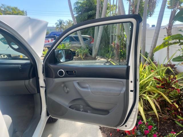 2007 Super White /Gray Toyota Tacoma LOW MILES 98,053 AUTO AC 4 CYL (5TENX22N77Z) with an 2.7L DOHC EFI 16-Valve I4 VVT-i Engine engine, Automatic transmission, located at 4701 North Dixie Hwy, Pompano Beach, FL, 33064, (954) 422-2889, 26.240938, -80.123474 - OUR WEBPAGE FLORIDACARS1.COM HAS OVER 100 PHOTOS AND FREE CARFAX LINK 2007 Toyota Tacoma VIN: 5TENX22N77Z369647 Pickup 2.7L I4 F DOHC 16V Gasoline 28 MPG Rear Wheel Drive Features ABS Brakes Air Conditioning AM/FM Stereo Automatic Transmission CD Audio Cloth Seats Cruise Control This incredible 2-ow - Photo#11