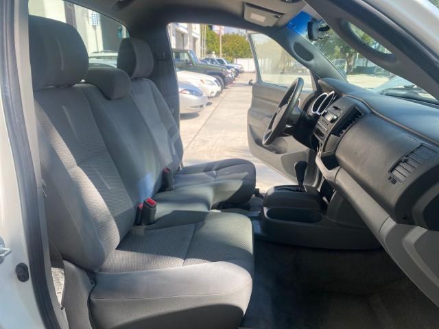 2007 Super White /Gray Toyota Tacoma LOW MILES 98,053 AUTO AC 4 CYL (5TENX22N77Z) with an 2.7L DOHC EFI 16-Valve I4 VVT-i Engine engine, Automatic transmission, located at 4701 North Dixie Hwy, Pompano Beach, FL, 33064, (954) 422-2889, 26.240938, -80.123474 - OUR WEBPAGE FLORIDACARS1.COM HAS OVER 100 PHOTOS AND FREE CARFAX LINK 2007 Toyota Tacoma VIN: 5TENX22N77Z369647 Pickup 2.7L I4 F DOHC 16V Gasoline 28 MPG Rear Wheel Drive Features ABS Brakes Air Conditioning AM/FM Stereo Automatic Transmission CD Audio Cloth Seats Cruise Control This incredible 2-ow - Photo#12