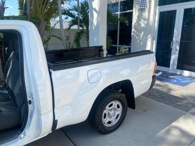 2007 Super White /Gray Toyota Tacoma LOW MILES 98,053 AUTO AC 4 CYL (5TENX22N77Z) with an 2.7L DOHC EFI 16-Valve I4 VVT-i Engine engine, Automatic transmission, located at 4701 North Dixie Hwy, Pompano Beach, FL, 33064, (954) 422-2889, 26.240938, -80.123474 - OUR WEBPAGE FLORIDACARS1.COM HAS OVER 100 PHOTOS AND FREE CARFAX LINK 2007 Toyota Tacoma VIN: 5TENX22N77Z369647 Pickup 2.7L I4 F DOHC 16V Gasoline 28 MPG Rear Wheel Drive Features ABS Brakes Air Conditioning AM/FM Stereo Automatic Transmission CD Audio Cloth Seats Cruise Control This incredible 2-ow - Photo#13