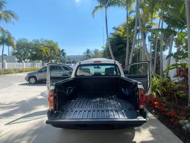 2007 Super White /Gray Toyota Tacoma LOW MILES 98,053 AUTO AC 4 CYL (5TENX22N77Z) with an 2.7L DOHC EFI 16-Valve I4 VVT-i Engine engine, Automatic transmission, located at 4701 North Dixie Hwy, Pompano Beach, FL, 33064, (954) 422-2889, 26.240938, -80.123474 - OUR WEBPAGE FLORIDACARS1.COM HAS OVER 100 PHOTOS AND FREE CARFAX LINK 2007 Toyota Tacoma VIN: 5TENX22N77Z369647 Pickup 2.7L I4 F DOHC 16V Gasoline 28 MPG Rear Wheel Drive Features ABS Brakes Air Conditioning AM/FM Stereo Automatic Transmission CD Audio Cloth Seats Cruise Control This incredible 2-ow - Photo#15