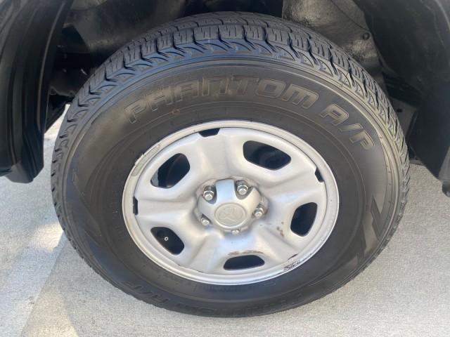 2007 Super White /Gray Toyota Tacoma LOW MILES 98,053 AUTO AC 4 CYL (5TENX22N77Z) with an 2.7L DOHC EFI 16-Valve I4 VVT-i Engine engine, Automatic transmission, located at 4701 North Dixie Hwy, Pompano Beach, FL, 33064, (954) 422-2889, 26.240938, -80.123474 - OUR WEBPAGE FLORIDACARS1.COM HAS OVER 100 PHOTOS AND FREE CARFAX LINK 2007 Toyota Tacoma VIN: 5TENX22N77Z369647 Pickup 2.7L I4 F DOHC 16V Gasoline 28 MPG Rear Wheel Drive Features ABS Brakes Air Conditioning AM/FM Stereo Automatic Transmission CD Audio Cloth Seats Cruise Control This incredible 2-ow - Photo#19
