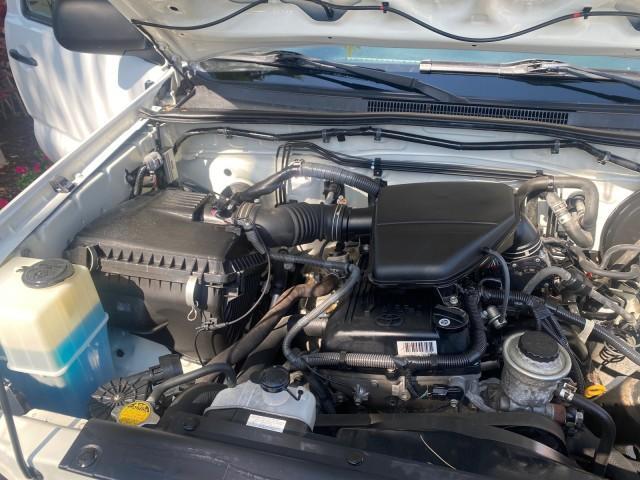 2007 Super White /Gray Toyota Tacoma LOW MILES 98,053 AUTO AC 4 CYL (5TENX22N77Z) with an 2.7L DOHC EFI 16-Valve I4 VVT-i Engine engine, Automatic transmission, located at 4701 North Dixie Hwy, Pompano Beach, FL, 33064, (954) 422-2889, 26.240938, -80.123474 - OUR WEBPAGE FLORIDACARS1.COM HAS OVER 100 PHOTOS AND FREE CARFAX LINK 2007 Toyota Tacoma VIN: 5TENX22N77Z369647 Pickup 2.7L I4 F DOHC 16V Gasoline 28 MPG Rear Wheel Drive Features ABS Brakes Air Conditioning AM/FM Stereo Automatic Transmission CD Audio Cloth Seats Cruise Control This incredible 2-ow - Photo#24