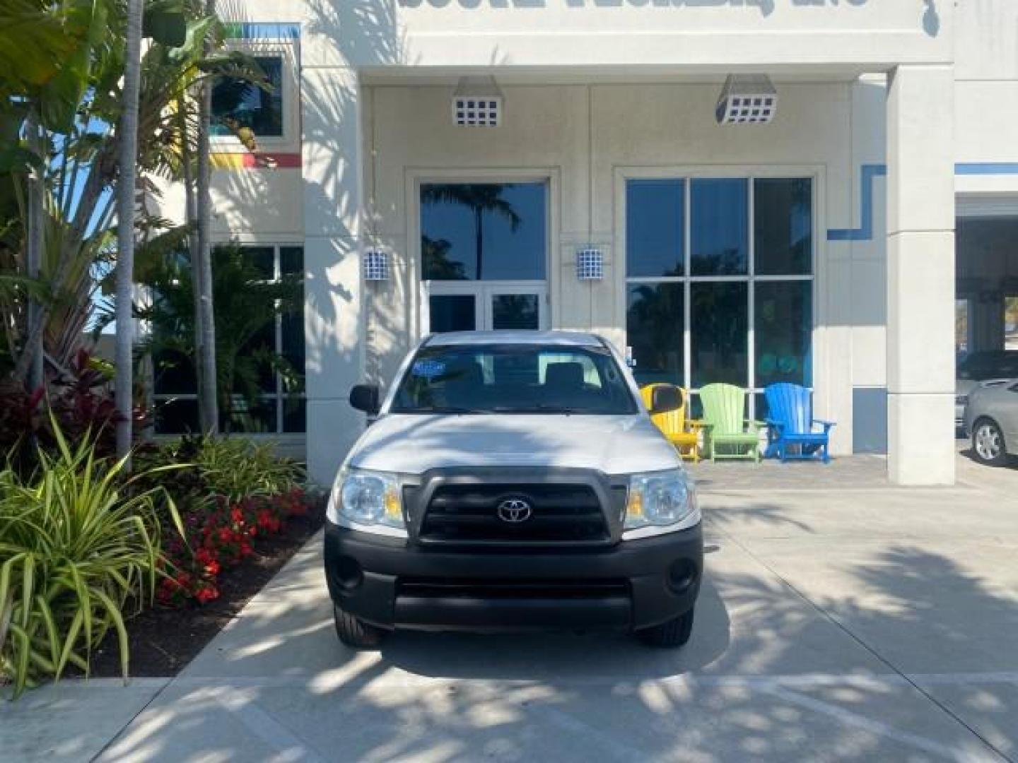2007 Super White /Gray Toyota Tacoma LOW MILES 98,053 AUTO AC 4 CYL (5TENX22N77Z) with an 2.7L DOHC EFI 16-Valve I4 VVT-i Engine engine, Automatic transmission, located at 4701 North Dixie Hwy, Pompano Beach, FL, 33064, (954) 422-2889, 26.240938, -80.123474 - OUR WEBPAGE FLORIDACARS1.COM HAS OVER 100 PHOTOS AND FREE CARFAX LINK 2007 Toyota Tacoma VIN: 5TENX22N77Z369647 Pickup 2.7L I4 F DOHC 16V Gasoline 28 MPG Rear Wheel Drive Features ABS Brakes Air Conditioning AM/FM Stereo Automatic Transmission CD Audio Cloth Seats Cruise Control This incredible 2-ow- Photo#26