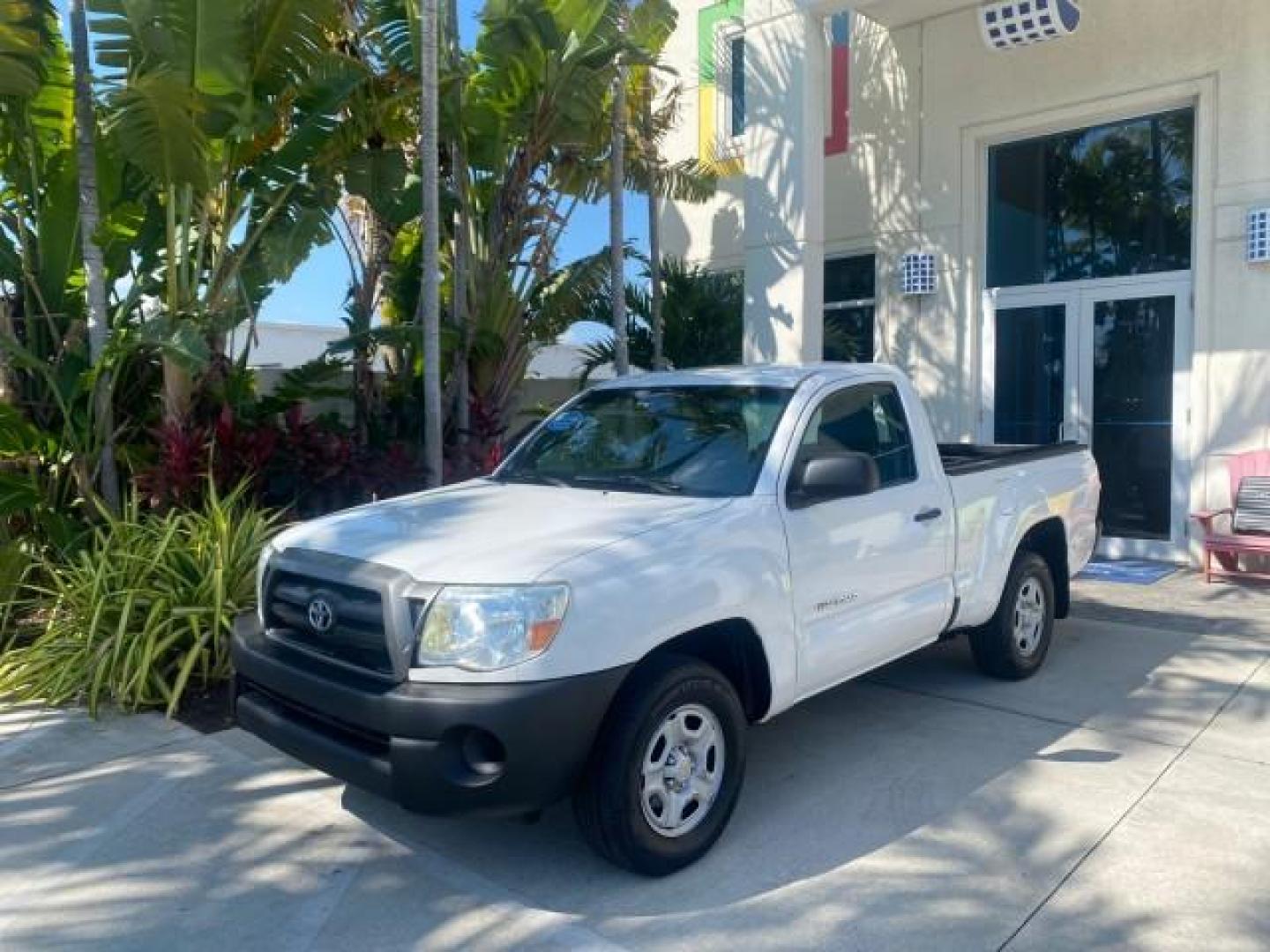 2007 Super White /Gray Toyota Tacoma LOW MILES 98,053 AUTO AC 4 CYL (5TENX22N77Z) with an 2.7L DOHC EFI 16-Valve I4 VVT-i Engine engine, Automatic transmission, located at 4701 North Dixie Hwy, Pompano Beach, FL, 33064, (954) 422-2889, 26.240938, -80.123474 - OUR WEBPAGE FLORIDACARS1.COM HAS OVER 100 PHOTOS AND FREE CARFAX LINK 2007 Toyota Tacoma VIN: 5TENX22N77Z369647 Pickup 2.7L I4 F DOHC 16V Gasoline 28 MPG Rear Wheel Drive Features ABS Brakes Air Conditioning AM/FM Stereo Automatic Transmission CD Audio Cloth Seats Cruise Control This incredible 2-ow- Photo#28