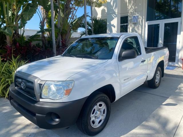 2007 Super White /Gray Toyota Tacoma LOW MILES 98,053 AUTO AC 4 CYL (5TENX22N77Z) with an 2.7L DOHC EFI 16-Valve I4 VVT-i Engine engine, Automatic transmission, located at 4701 North Dixie Hwy, Pompano Beach, FL, 33064, (954) 422-2889, 26.240938, -80.123474 - OUR WEBPAGE FLORIDACARS1.COM HAS OVER 100 PHOTOS AND FREE CARFAX LINK 2007 Toyota Tacoma VIN: 5TENX22N77Z369647 Pickup 2.7L I4 F DOHC 16V Gasoline 28 MPG Rear Wheel Drive Features ABS Brakes Air Conditioning AM/FM Stereo Automatic Transmission CD Audio Cloth Seats Cruise Control This incredible 2-ow - Photo#29