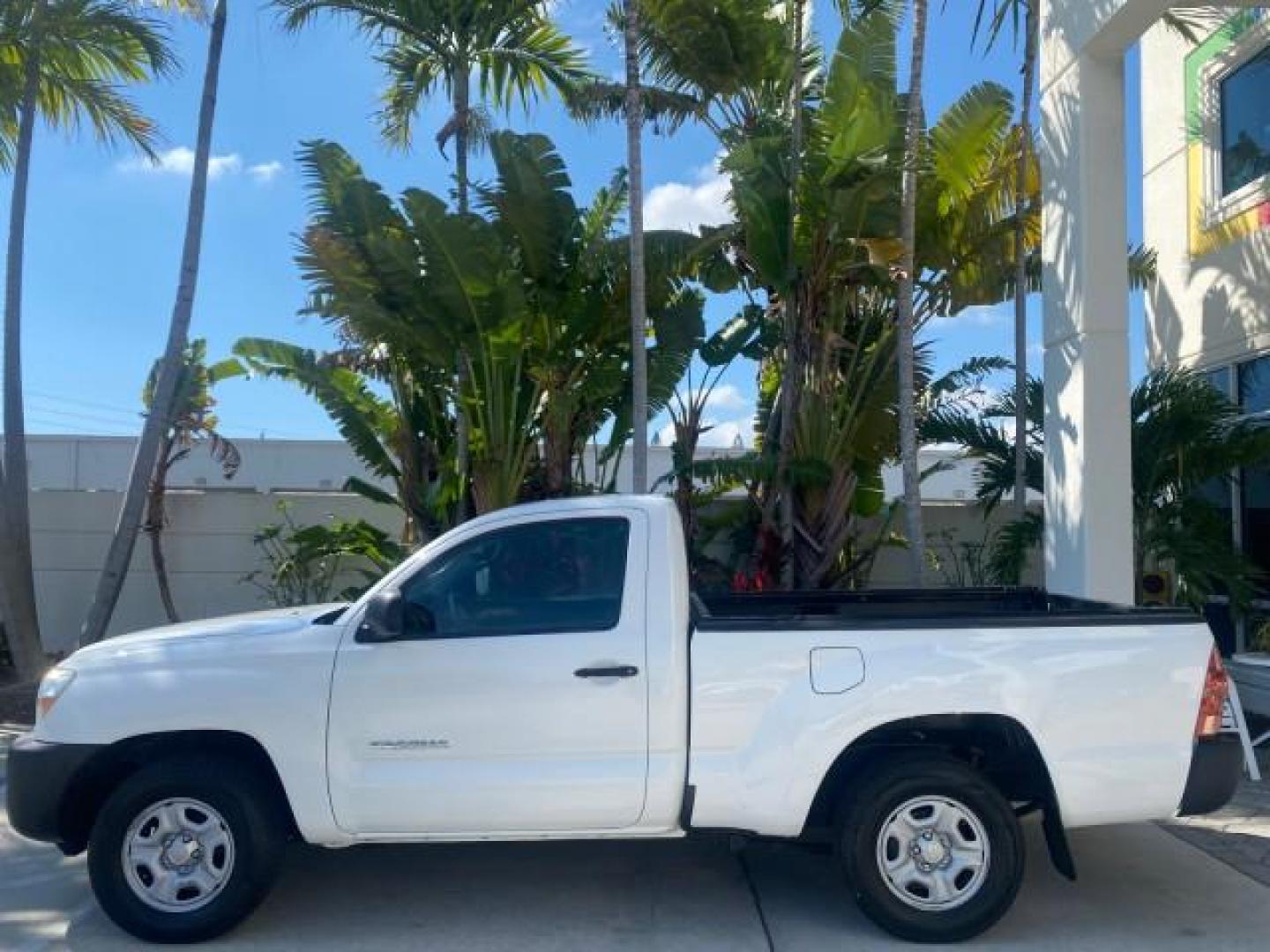 2007 Super White /Gray Toyota Tacoma LOW MILES 98,053 AUTO AC 4 CYL (5TENX22N77Z) with an 2.7L DOHC EFI 16-Valve I4 VVT-i Engine engine, Automatic transmission, located at 4701 North Dixie Hwy, Pompano Beach, FL, 33064, (954) 422-2889, 26.240938, -80.123474 - OUR WEBPAGE FLORIDACARS1.COM HAS OVER 100 PHOTOS AND FREE CARFAX LINK 2007 Toyota Tacoma VIN: 5TENX22N77Z369647 Pickup 2.7L I4 F DOHC 16V Gasoline 28 MPG Rear Wheel Drive Features ABS Brakes Air Conditioning AM/FM Stereo Automatic Transmission CD Audio Cloth Seats Cruise Control This incredible 2-ow- Photo#31
