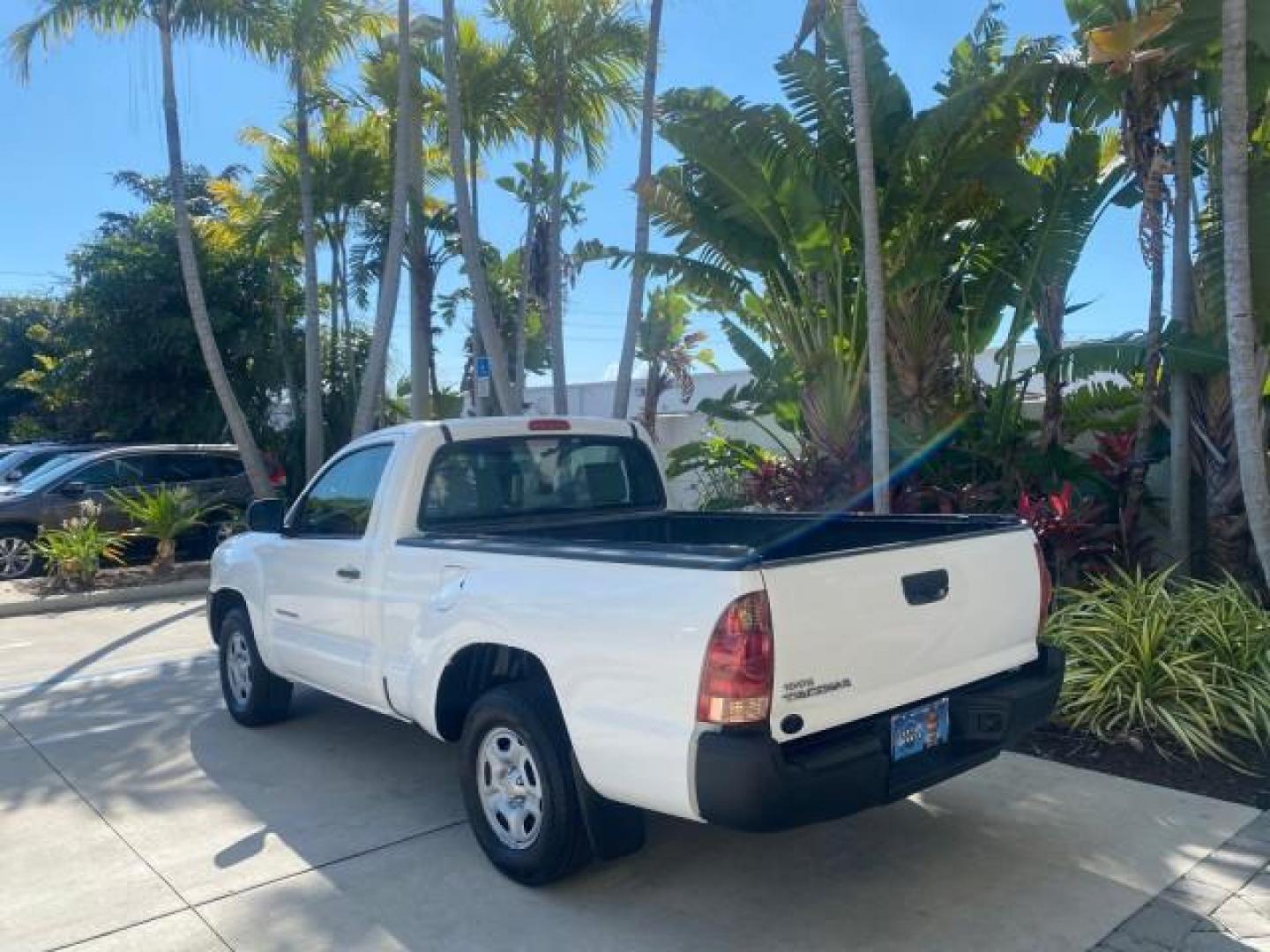 2007 Super White /Gray Toyota Tacoma LOW MILES 98,053 AUTO AC 4 CYL (5TENX22N77Z) with an 2.7L DOHC EFI 16-Valve I4 VVT-i Engine engine, Automatic transmission, located at 4701 North Dixie Hwy, Pompano Beach, FL, 33064, (954) 422-2889, 26.240938, -80.123474 - OUR WEBPAGE FLORIDACARS1.COM HAS OVER 100 PHOTOS AND FREE CARFAX LINK 2007 Toyota Tacoma VIN: 5TENX22N77Z369647 Pickup 2.7L I4 F DOHC 16V Gasoline 28 MPG Rear Wheel Drive Features ABS Brakes Air Conditioning AM/FM Stereo Automatic Transmission CD Audio Cloth Seats Cruise Control This incredible 2-ow- Photo#32